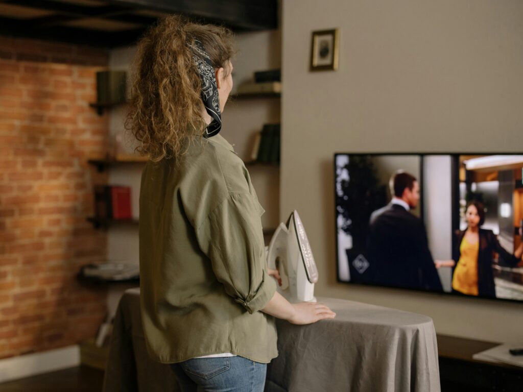 Comparison of free IPTV UK vs free trial vs paid IPTV services.