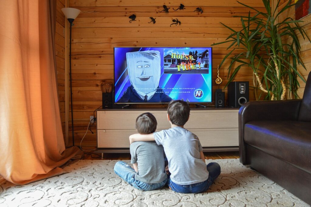 Family enjoying IPTV UK subscription on Smart TV in the living room
